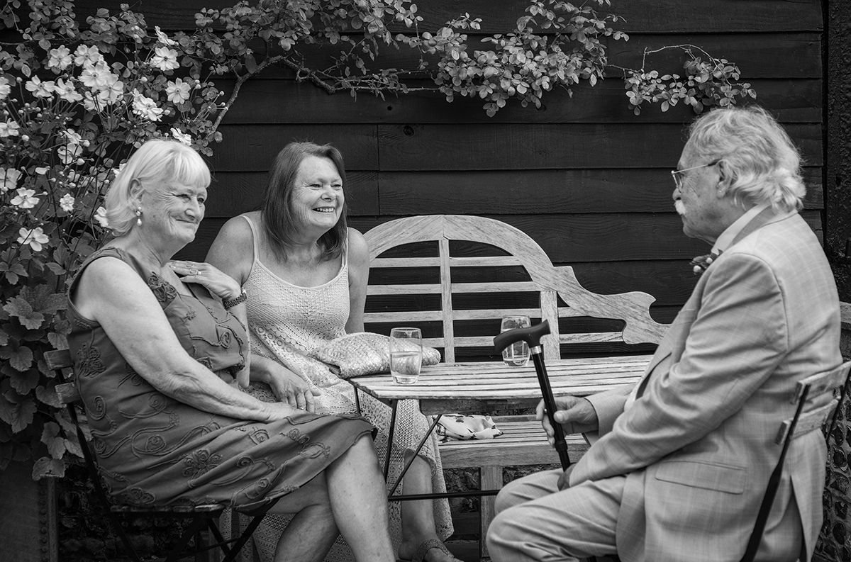 COP_upwaltham-barns-chichester-courtyard-drinks.jpg#asset:4794
