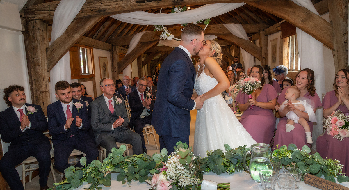 DRI_wedding-kiss.jpg#asset:4192