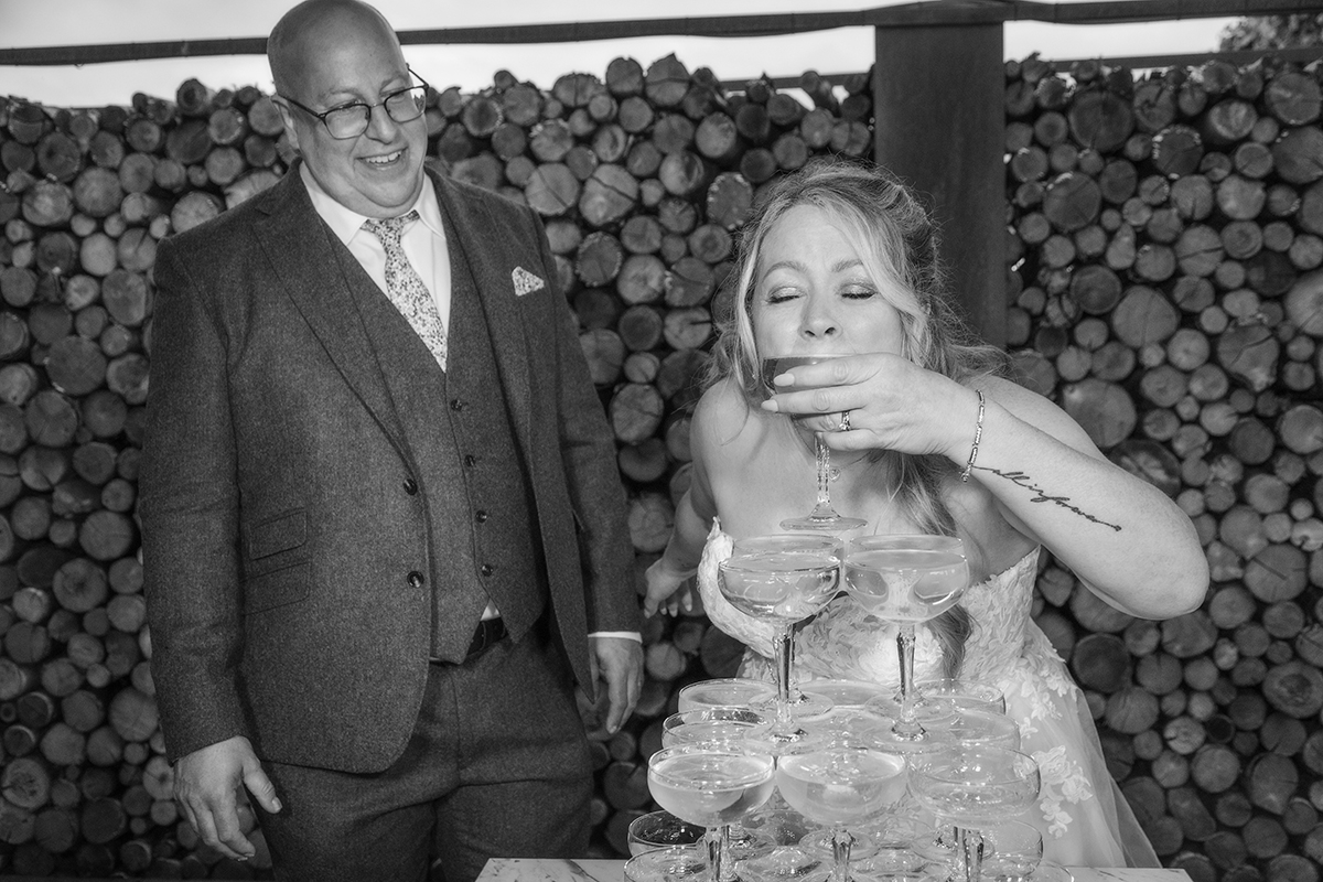 EVER_bride-groom-prosecco.jpg#asset:4624