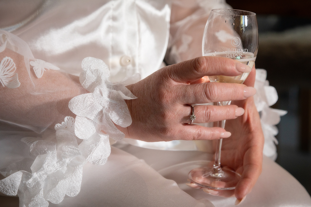 EVER_bride-hands-prosecco.jpg#asset:4626