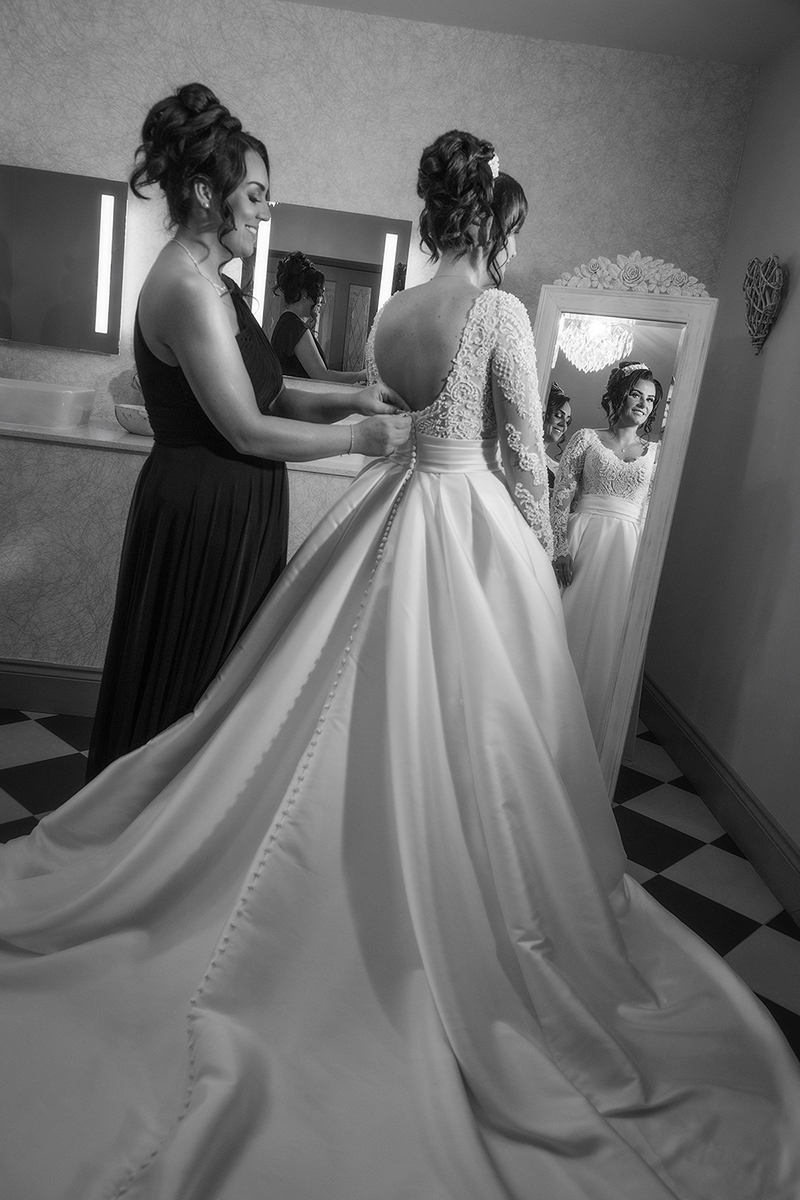 GAT_bride-bestfriend-reflection.jpg#asset:4572