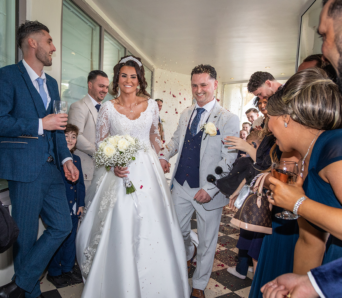 GAT_bride-groom-confetti.jpg#asset:4574