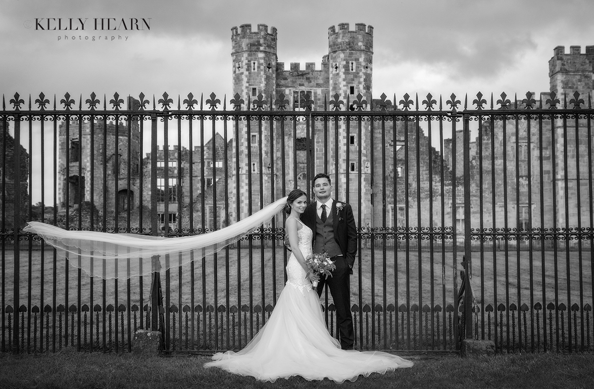 GLA_bride-groom-black-white-gate.jpg#asset:3152