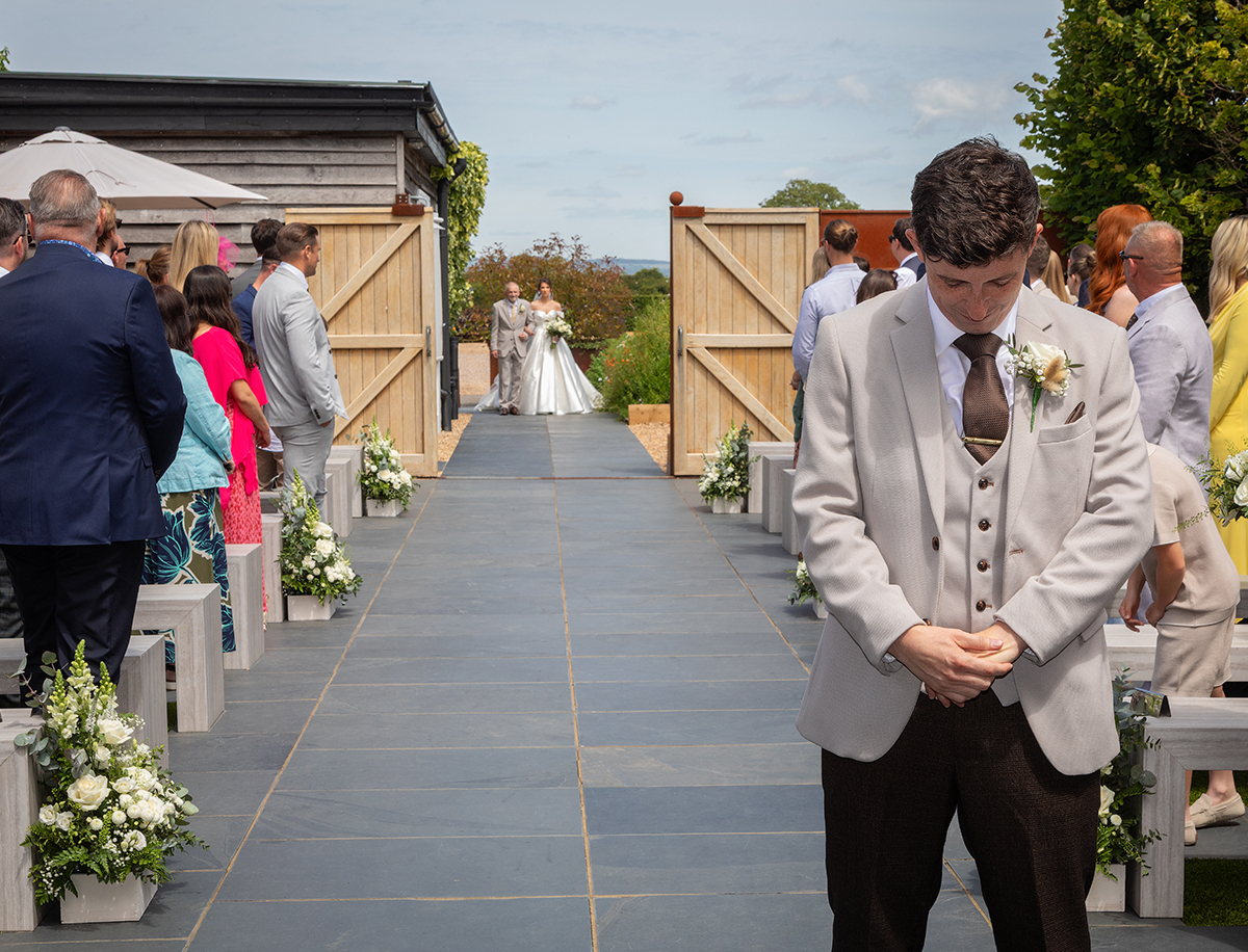 MCD_bride-groom-aisle.jpg#asset:4681