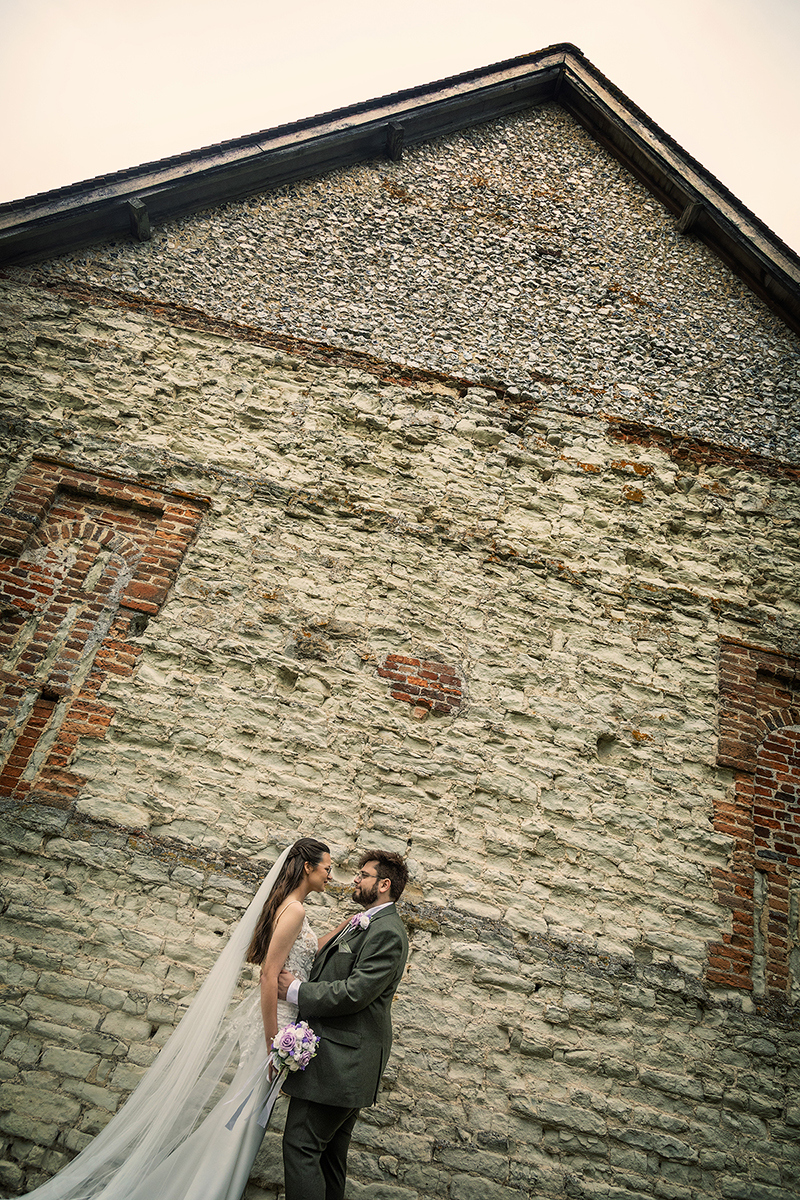 OTT_Couple-barn-love.jpg#asset:4323