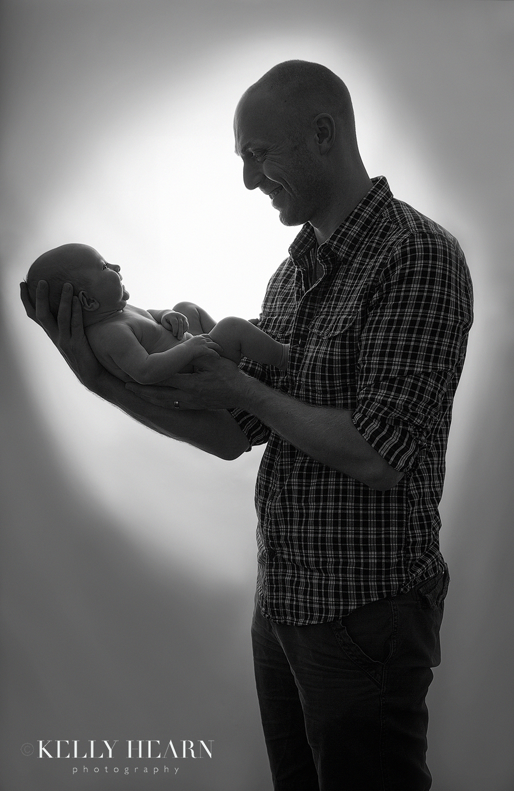 PORT_dad-holding-baby-silhouette.jpg#asset:1972