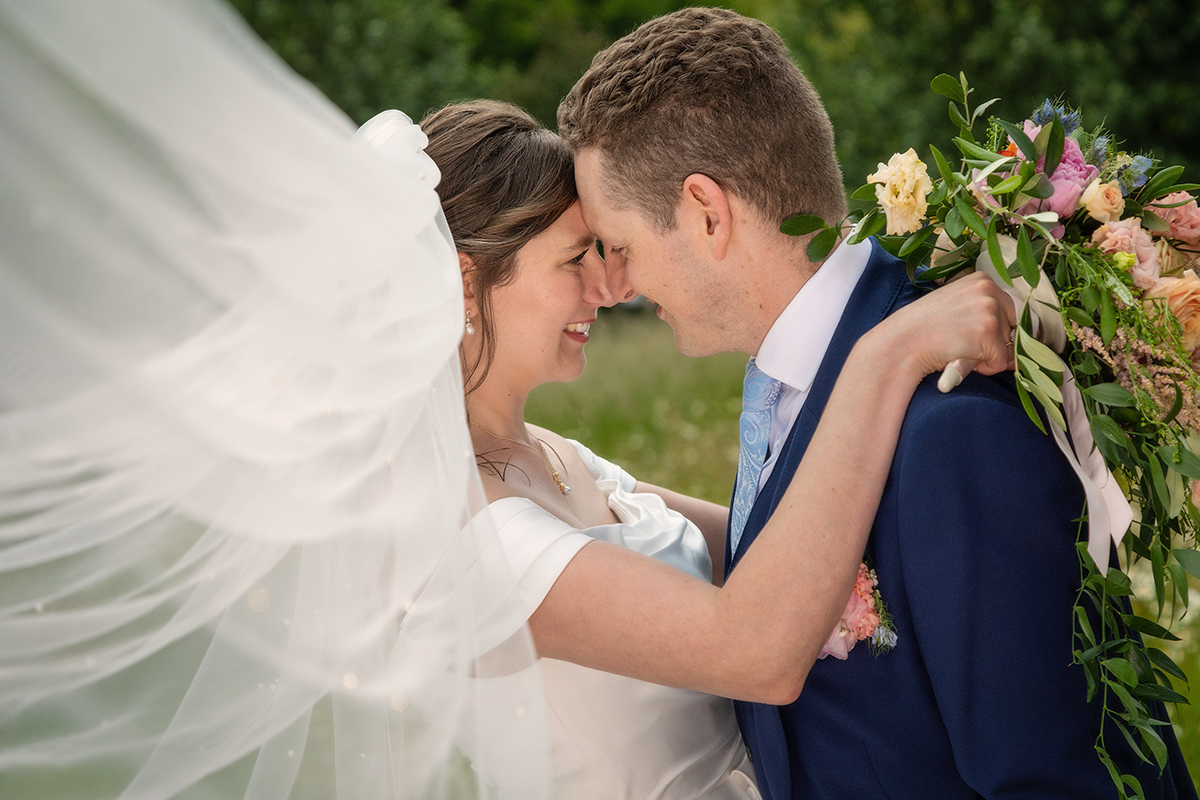 Ross_Couple-embrace-love.jpg#asset:4334
