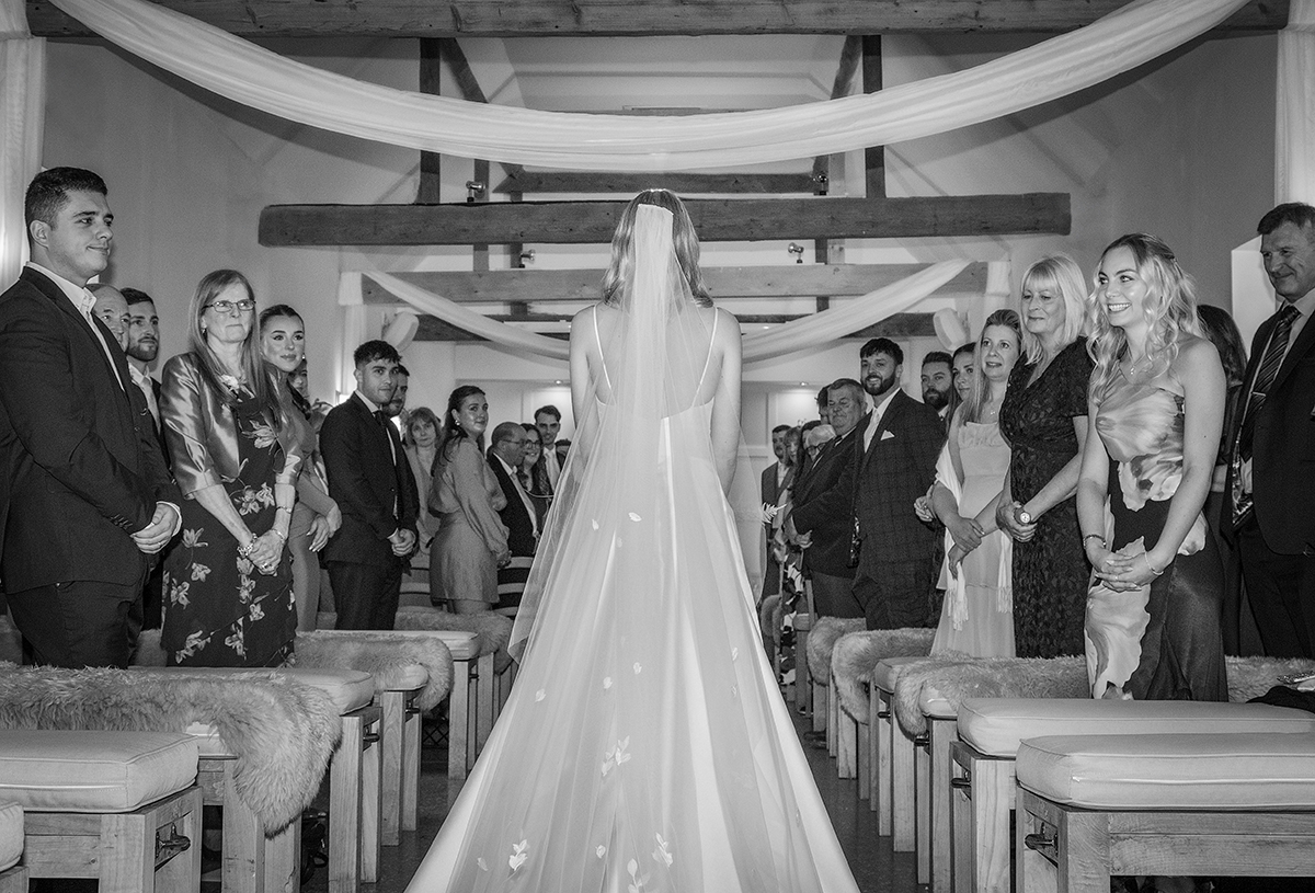 SAR_bride-aisle-veil.jpg#asset:4408