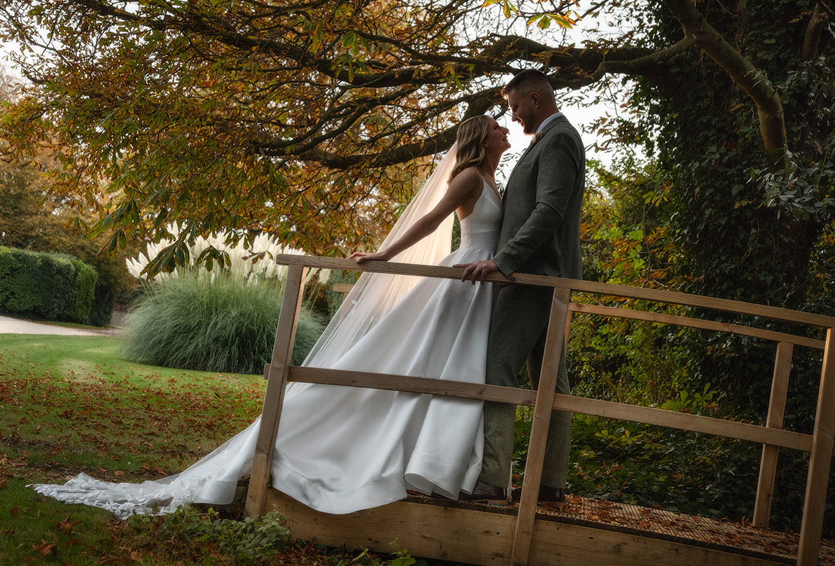 SAR_bride-groom-autumn.jpg#asset:4411