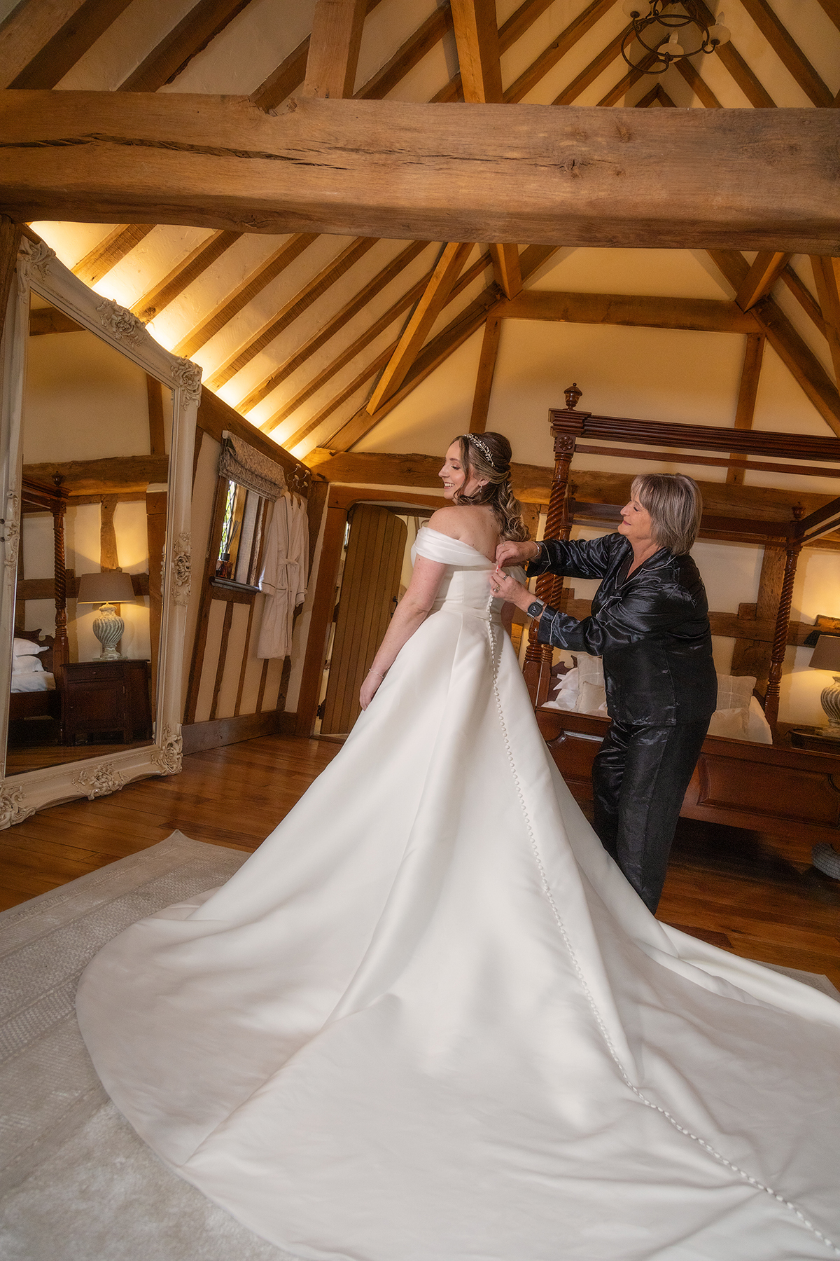 SIMM_bride-mum-dress.jpg#asset:4440