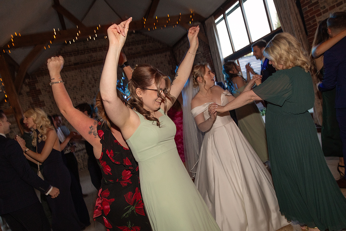 TRE_wedding-dancing.jpg#asset:4177