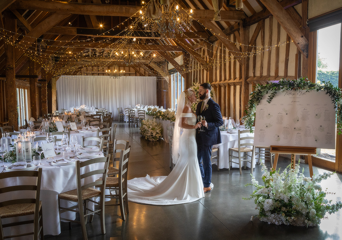 ANA_Couple-barn-wedding.jpg#asset:4203
