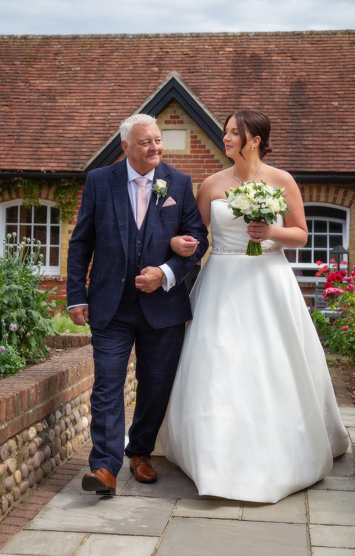 BRY_Bride-Father-walking.jpg#asset:4293