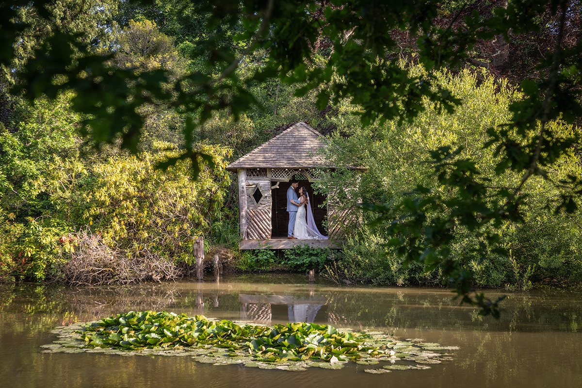 CAN-couple-lakeside-distant.jpg#asset:4284
