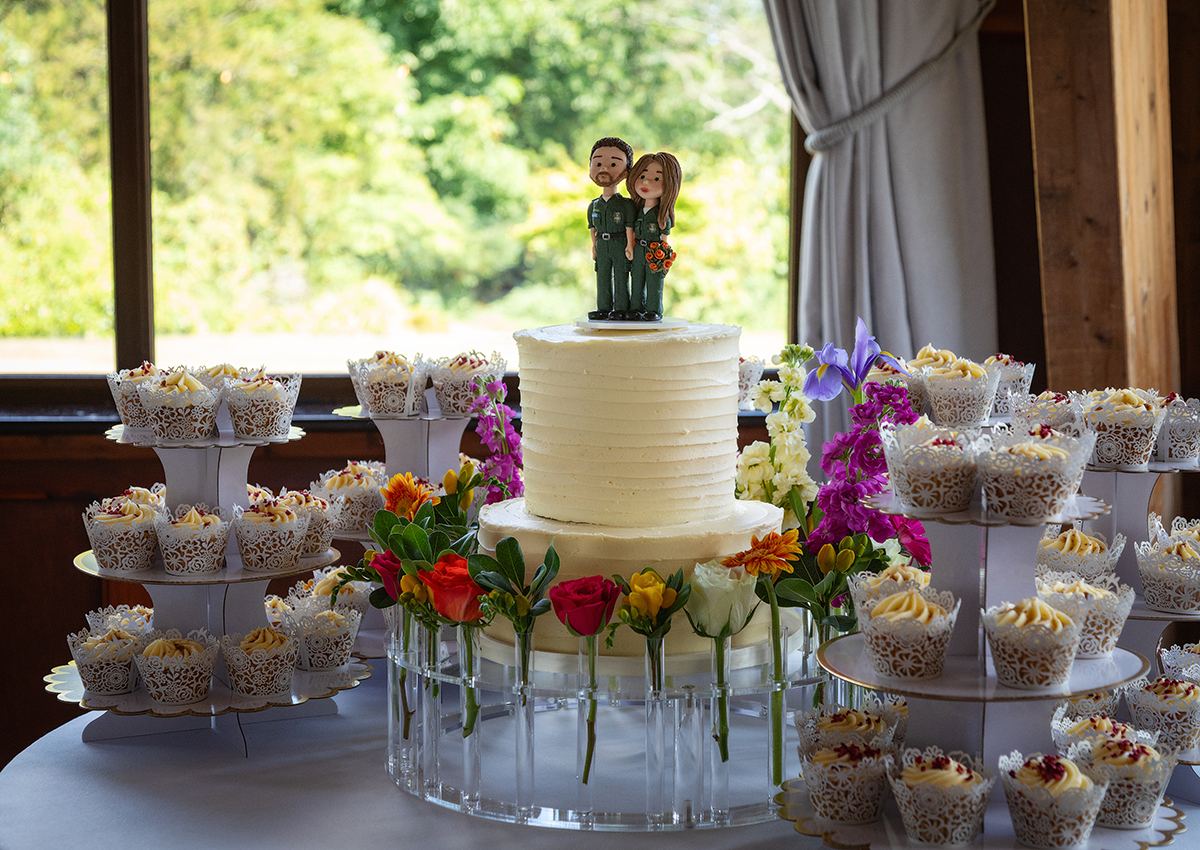 CAN_cake-cupcakes-topper.jpg#asset:4269