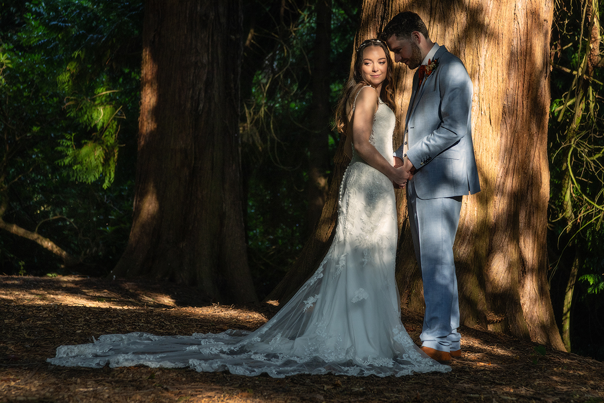 CAN_couple-shaddows-woodlands.jpg#asset:4274