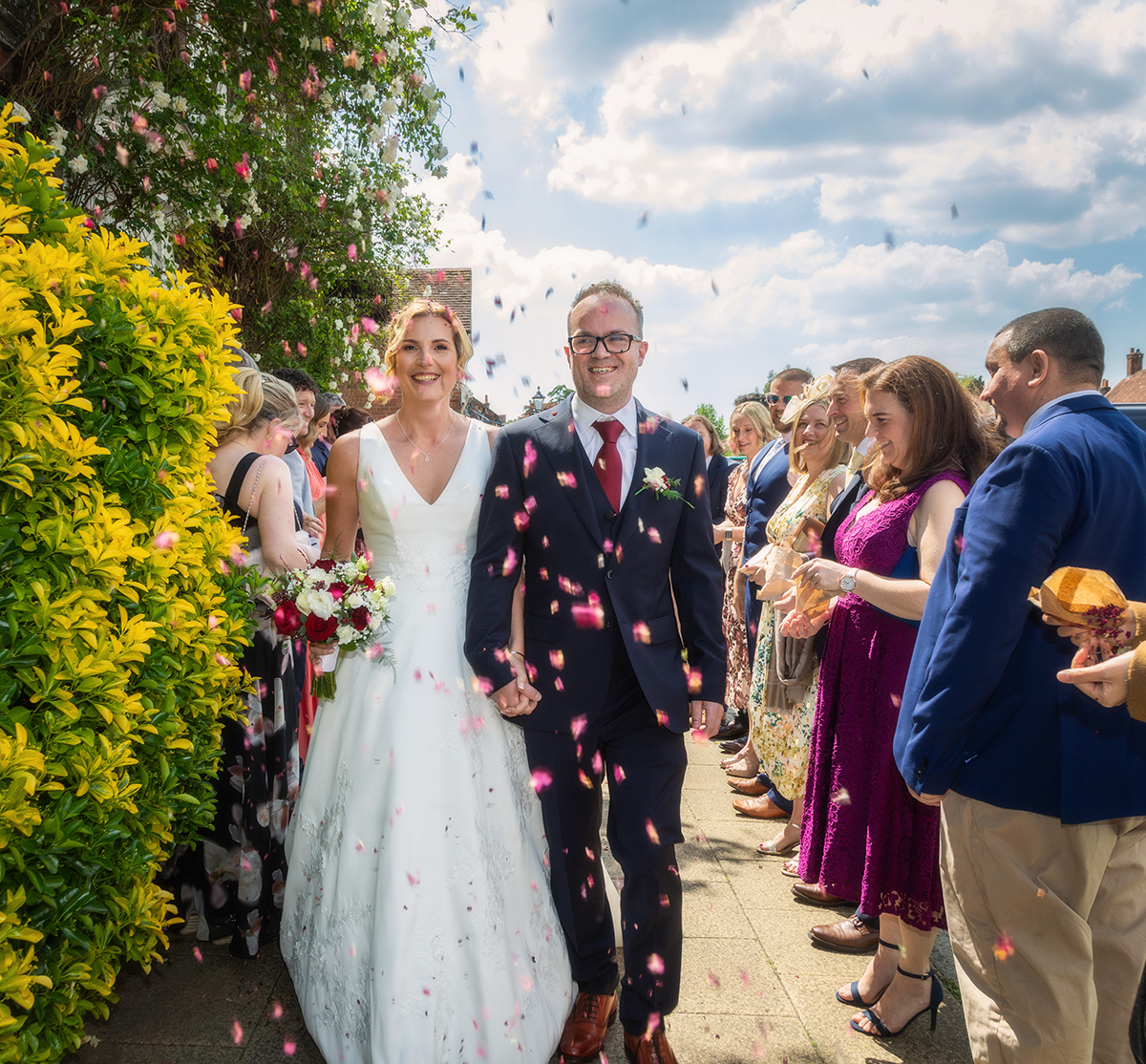 FULL_confetti-couple-wedding.jpg#asset:4661