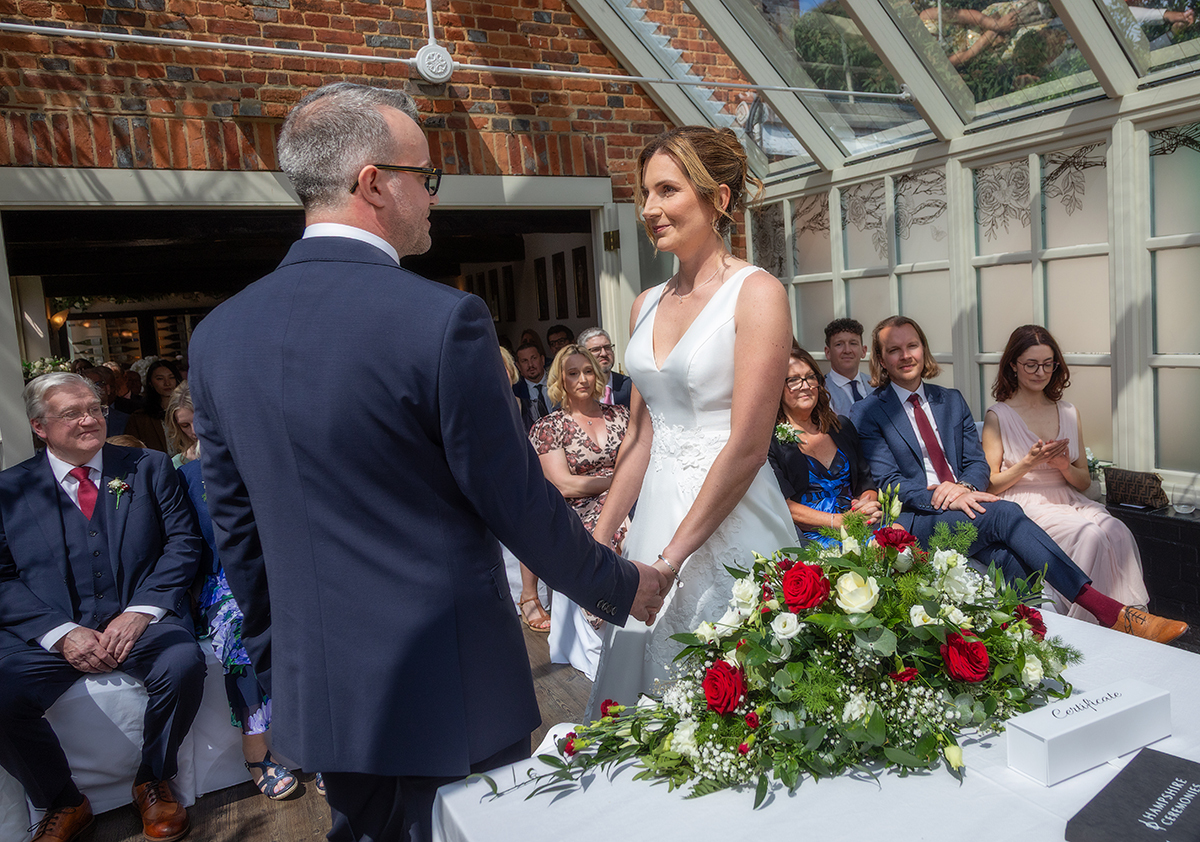 FULL_couple-vows-ceremony.jpg#asset:4664