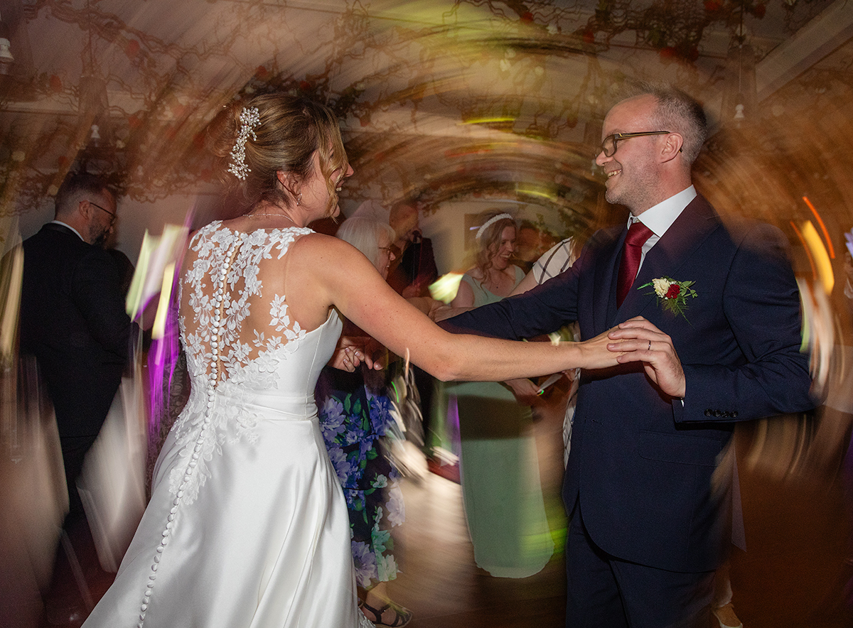 FULL_wedding-dance-laughing.jpg#asset:4675