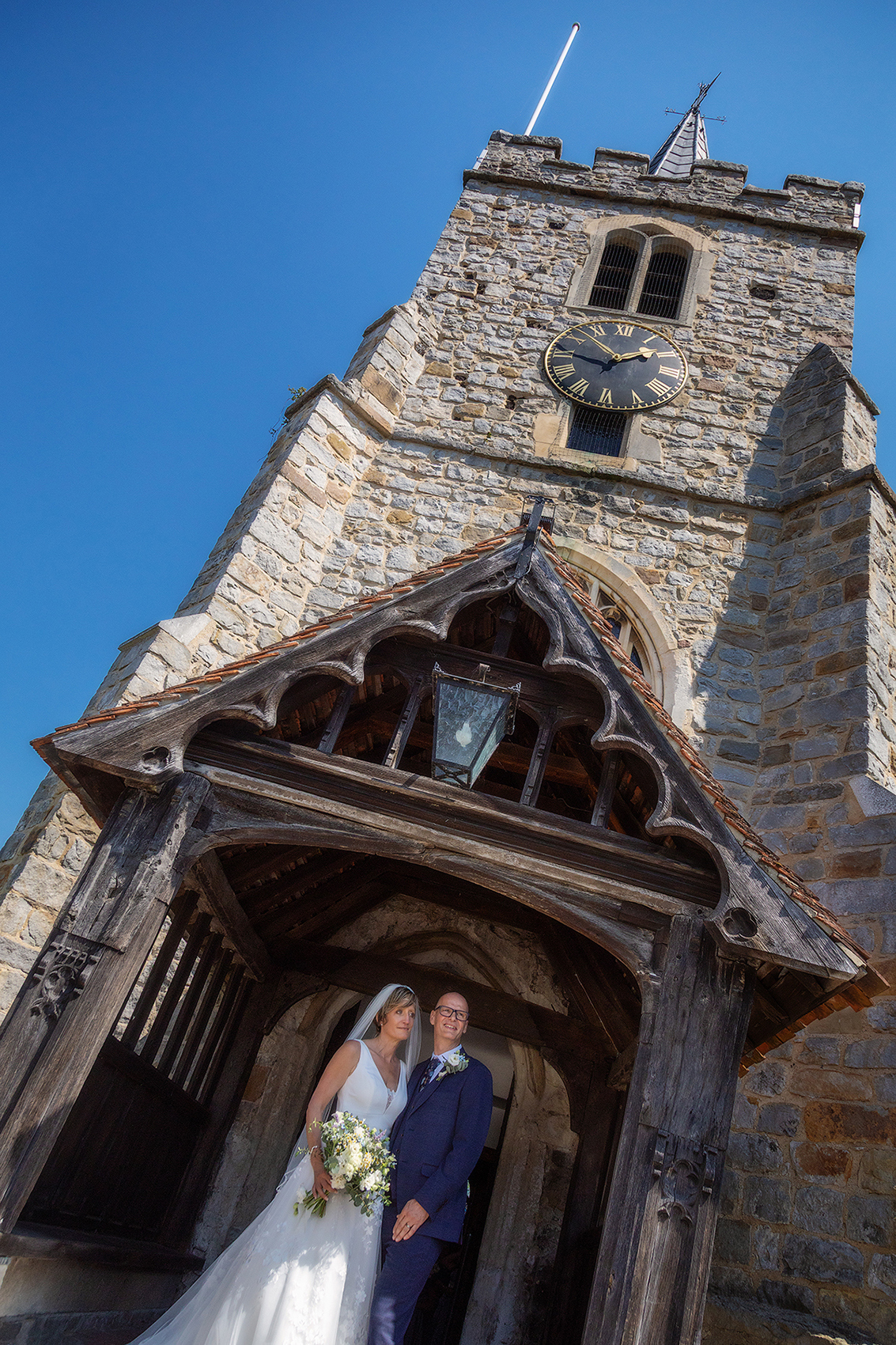 HARS_couple-church-bluesky.jpg#asset:4742