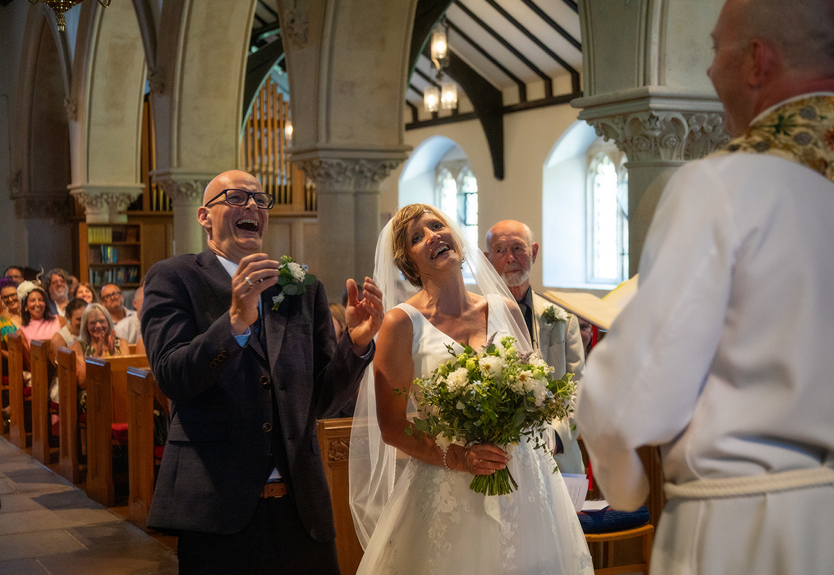 HARS_couple-church-laughter.jpg#asset:4731