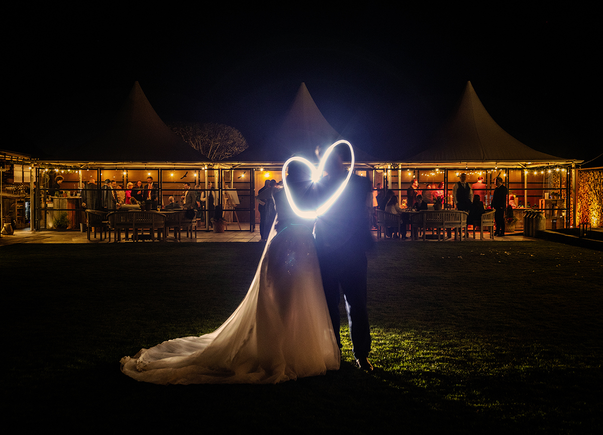 HOU_couple-night-heart.jpg#asset:4537