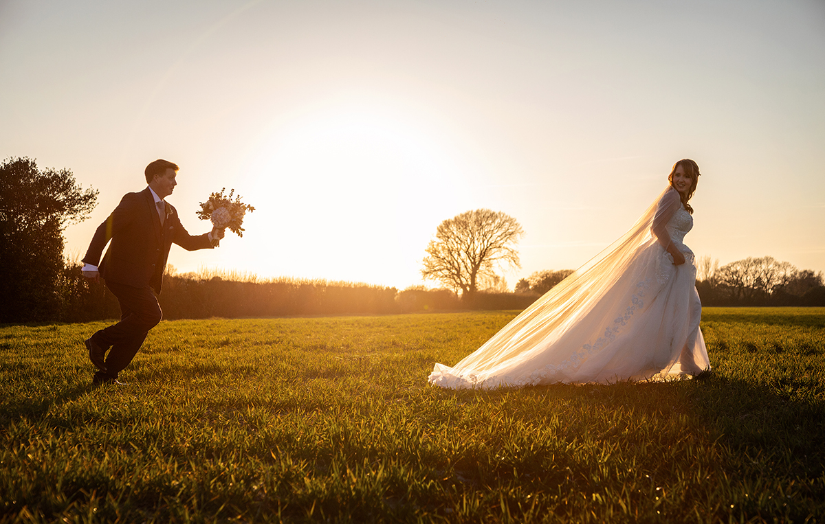 HOU_couple-sunset-fun.jpg#asset:4540