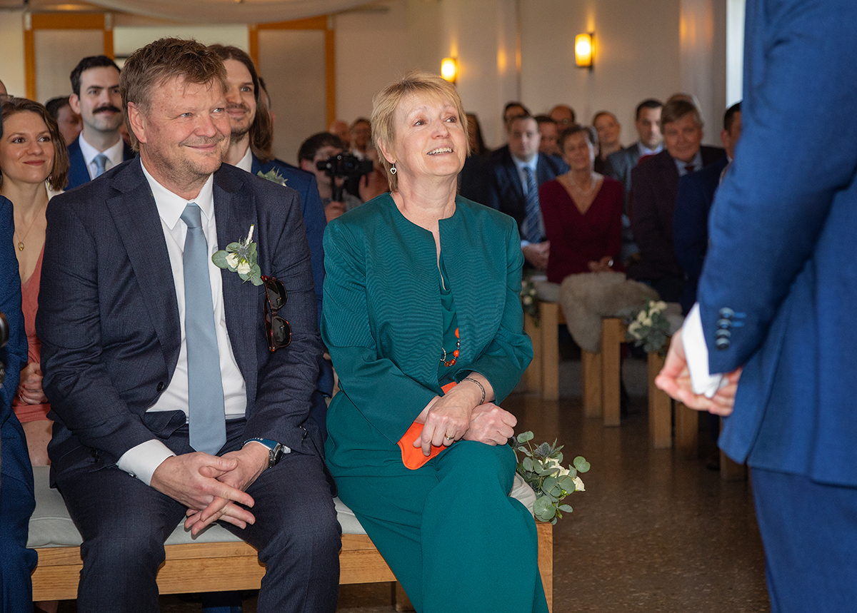 HOU_parents-ceremony-happiness.jpg#asset:4545