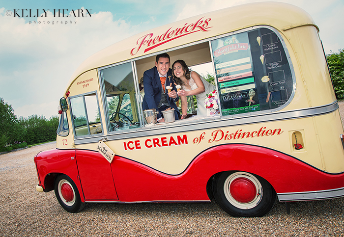 JOL_couple-in-icecream-van.jpg#asset:160