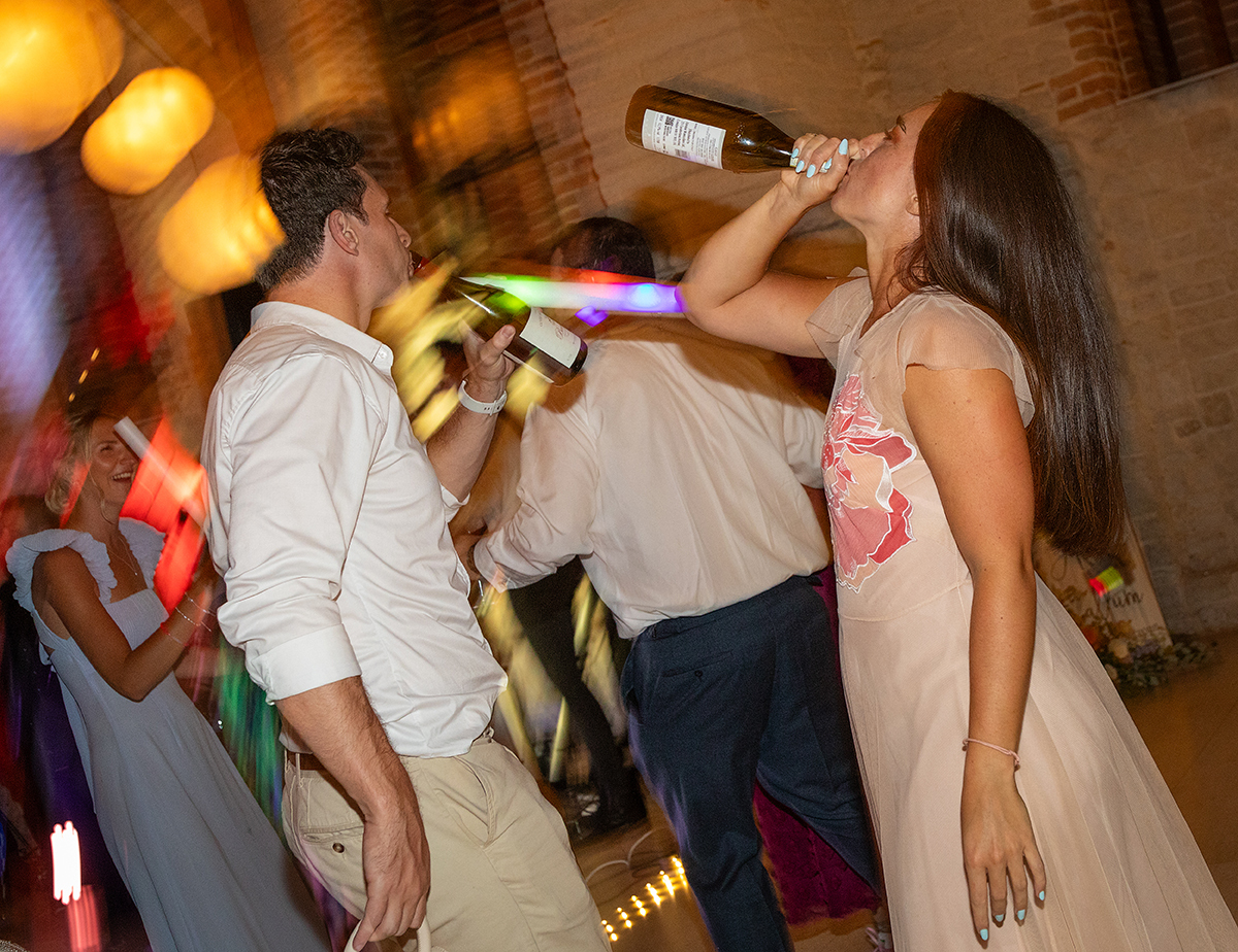 MAL_dancefloor-bottles-friends.jpg#asset:4373