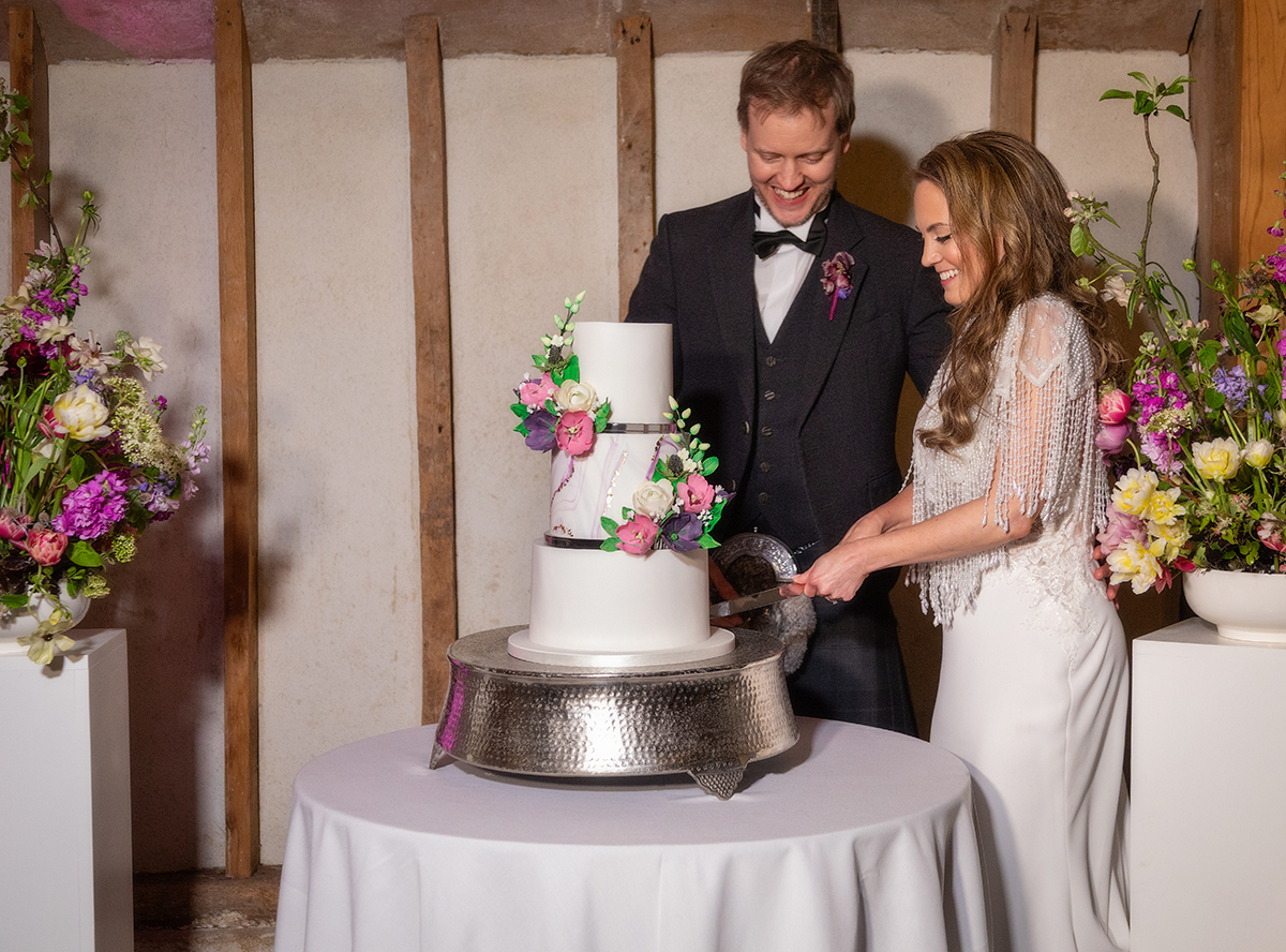 MCL_couple-cake-cutting.jpg#asset:4600