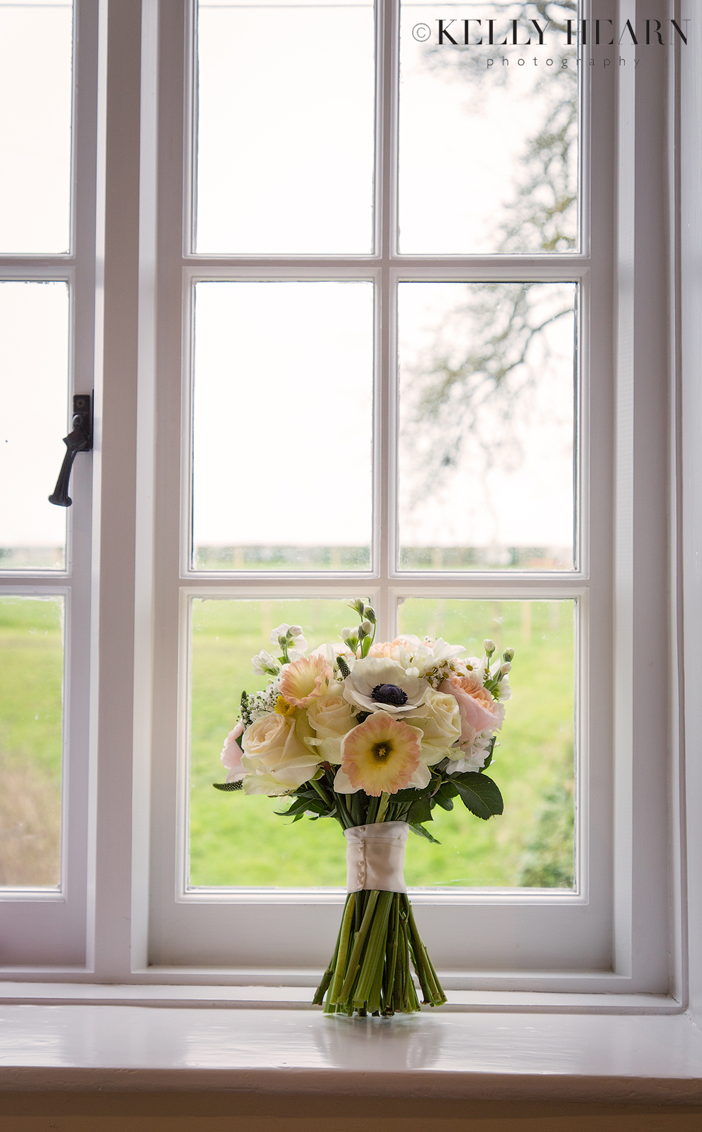 NAX_bouquet-in-window.jpg#asset:2031