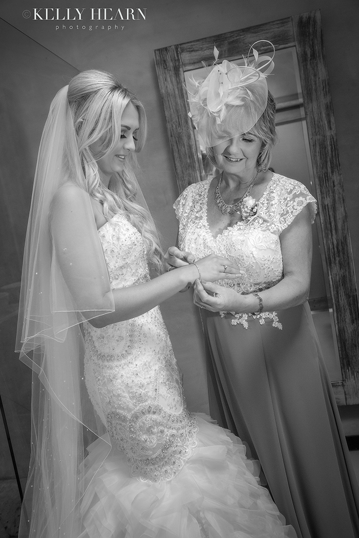 PEARC_bride-with-mother.jpg#asset:1759