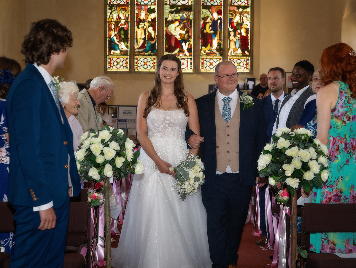 PIT_bride-groom-aisle.jpg#asset:4708