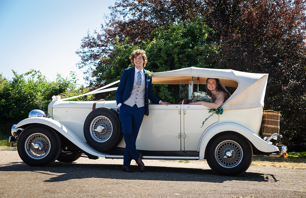 PIT_bride-groom-car.jpg#asset:4709