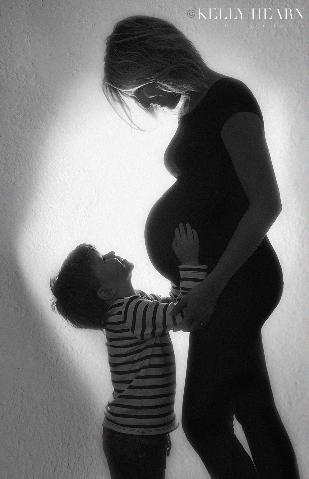 PORT_pregnancy-mum-and-son-backlit.jpg#asset:1981