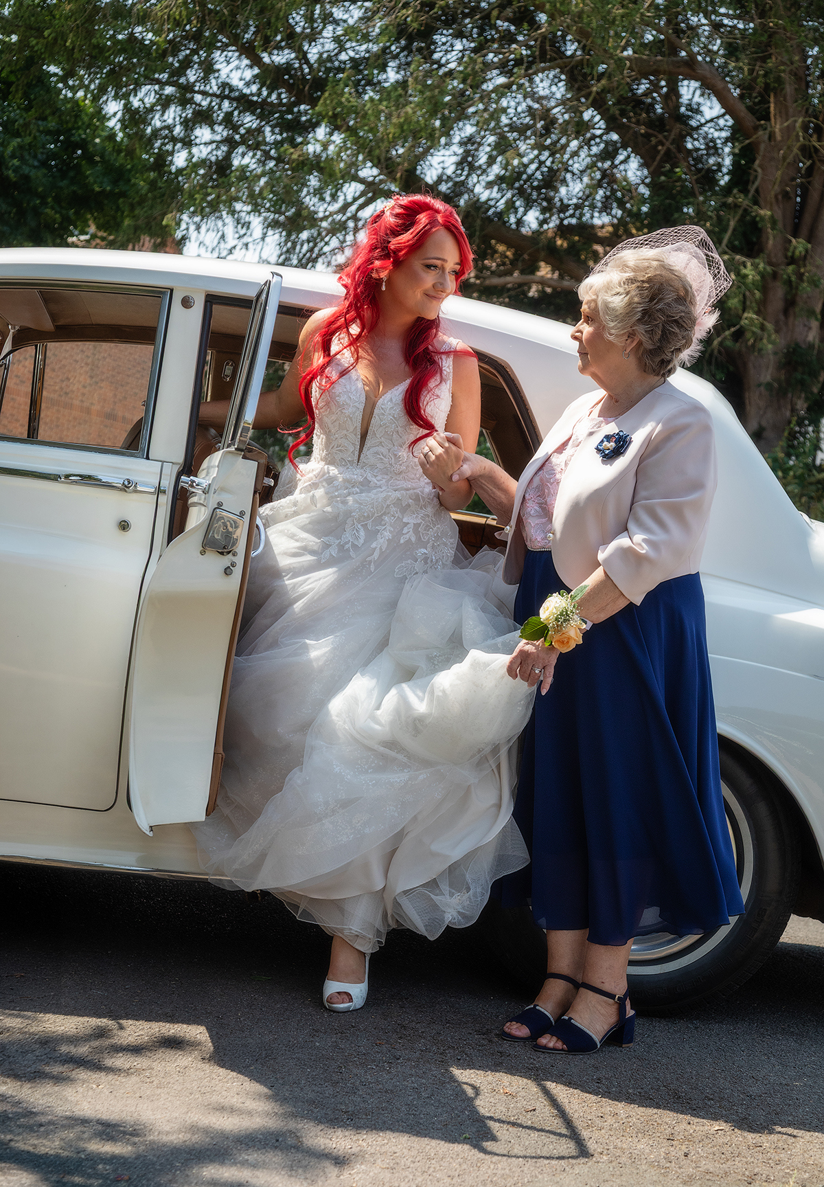 PUT_bride-car-mother.jpg#asset:4747