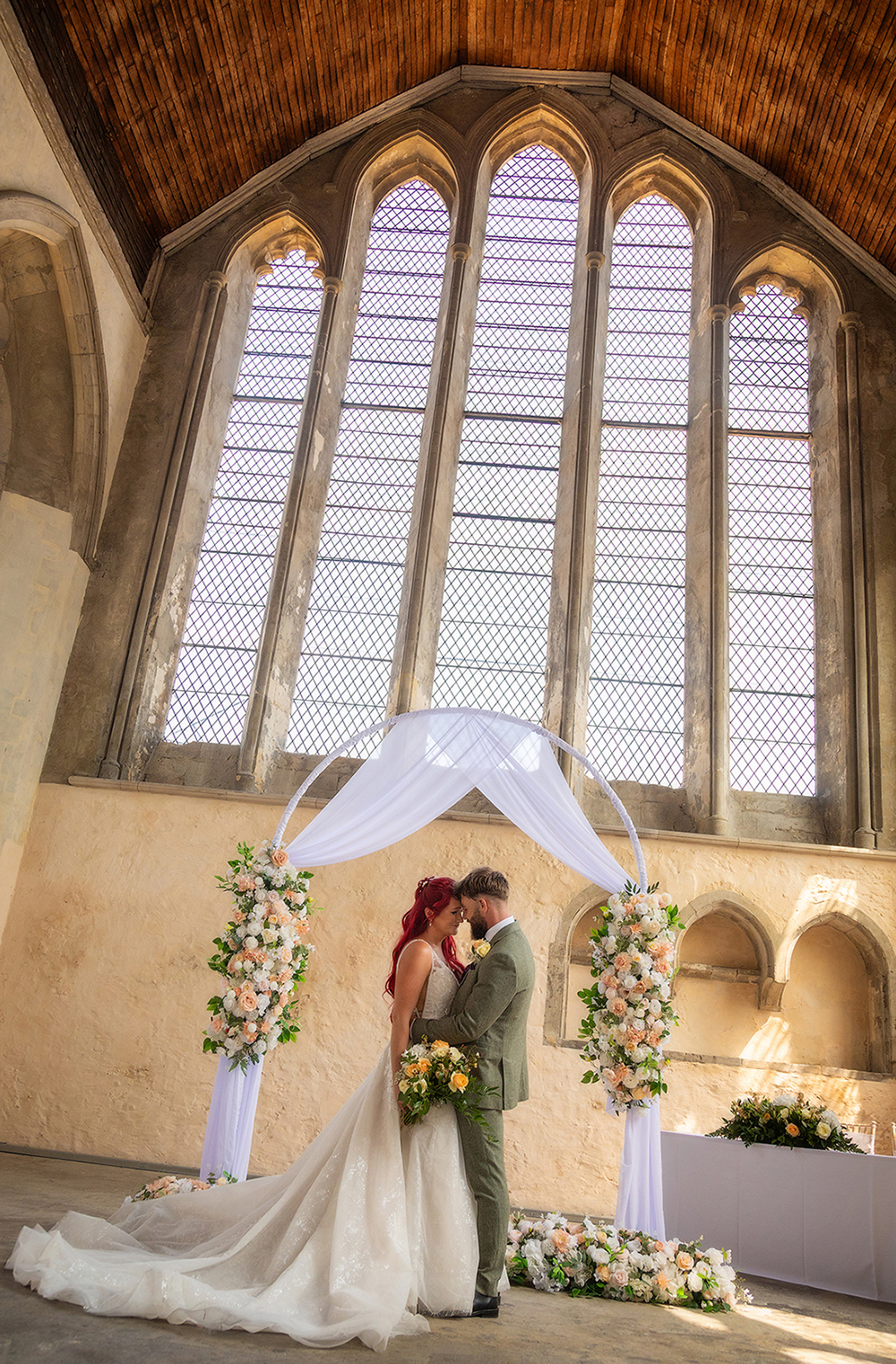 PUT_couple-embrace-windows.jpg#asset:4761