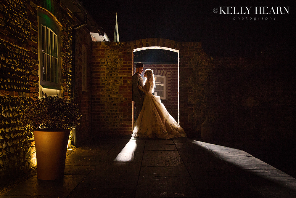 QUA_couple-silhouette-in-archway.jpg#asset:2016