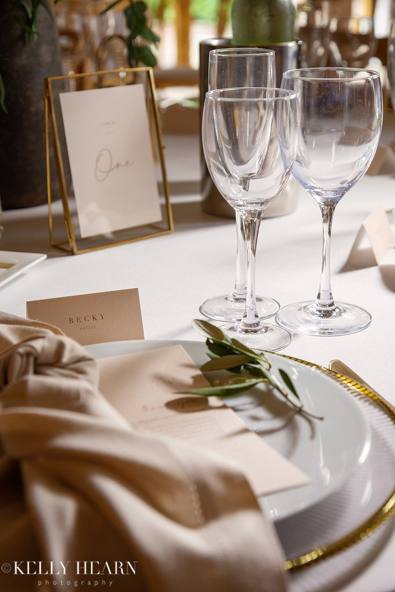 SAL_wedding-table-arrangement.jpg#asset:3458