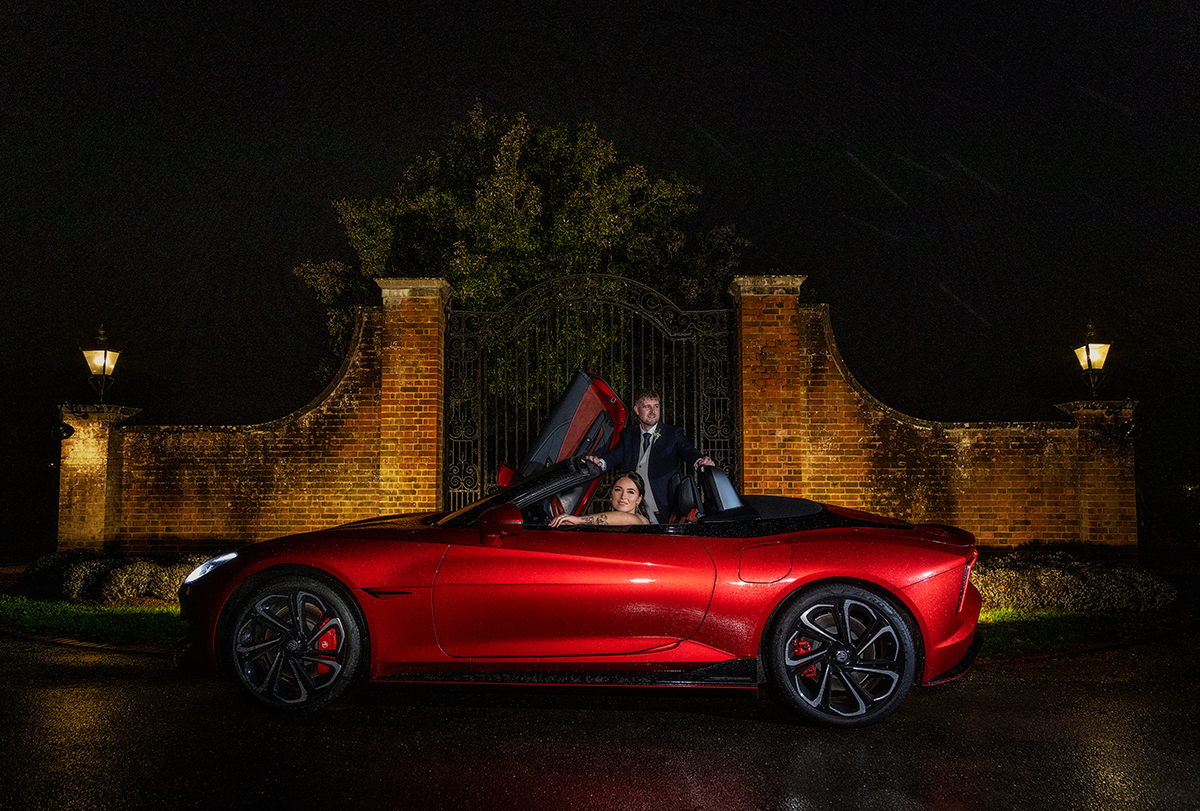 SPI_couple-car-nightshot.jpg#asset:4510